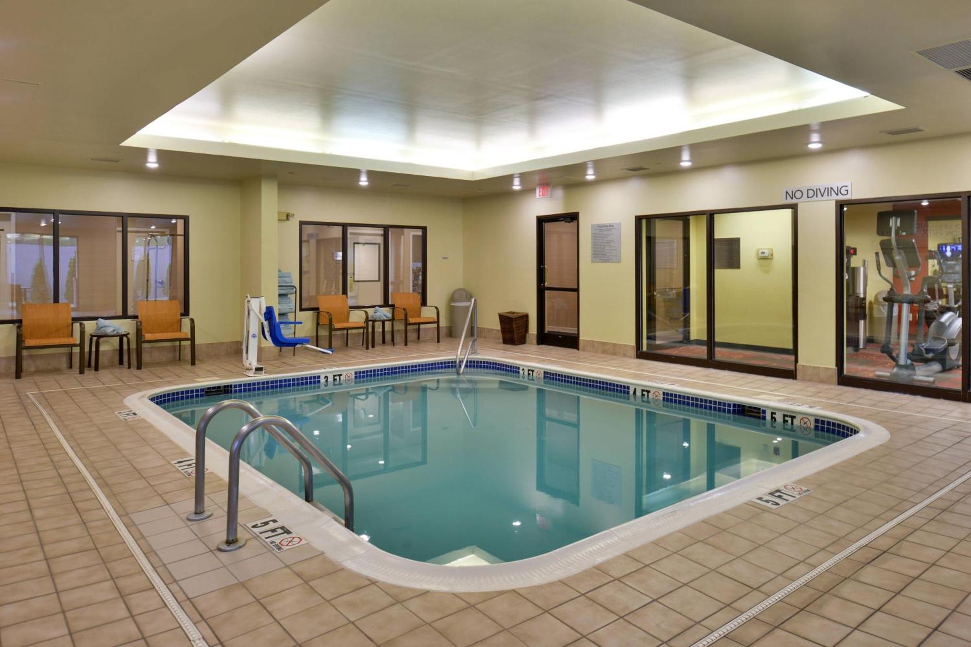Courtyard By Marriott Decatur Hotel Exterior photo